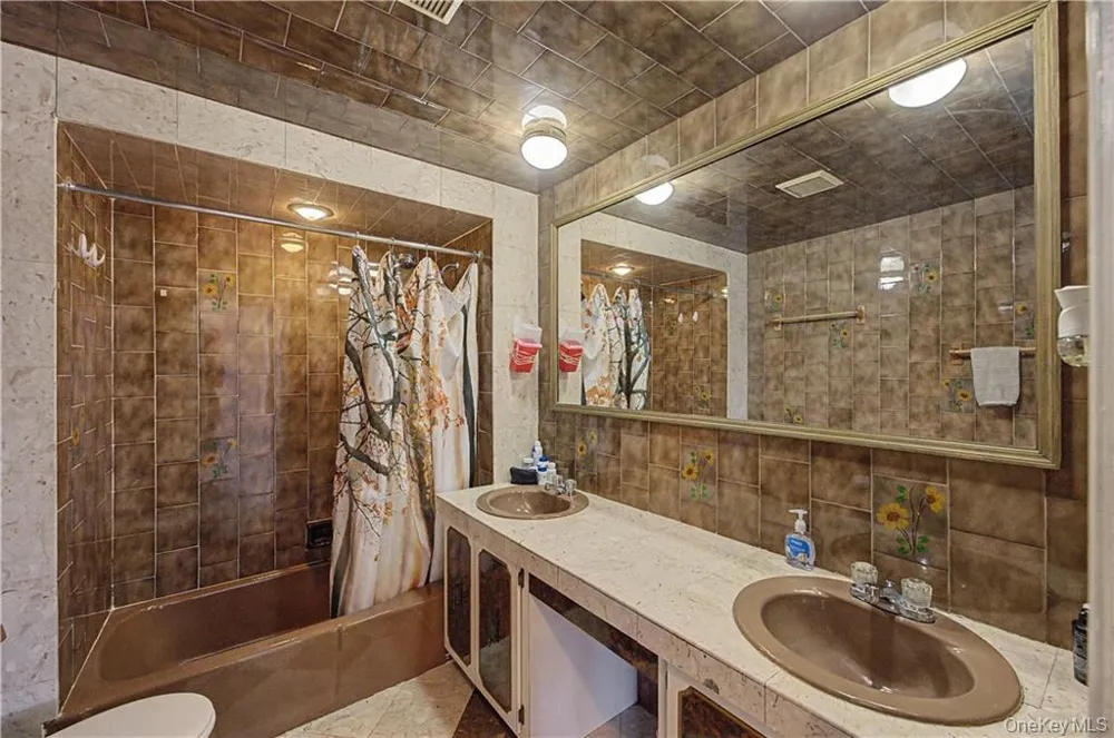 465 Washington Place Mineola, NY 11501