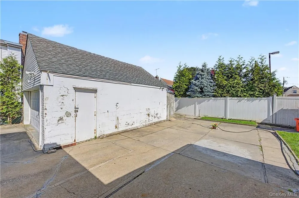 465 Washington Place Mineola, NY 11501