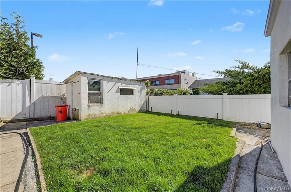 465 Washington Place Mineola, NY 11501