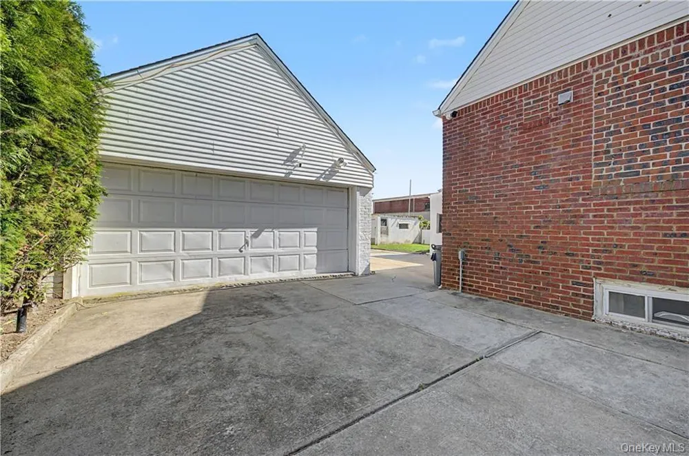 465 Washington Place Mineola, NY 11501