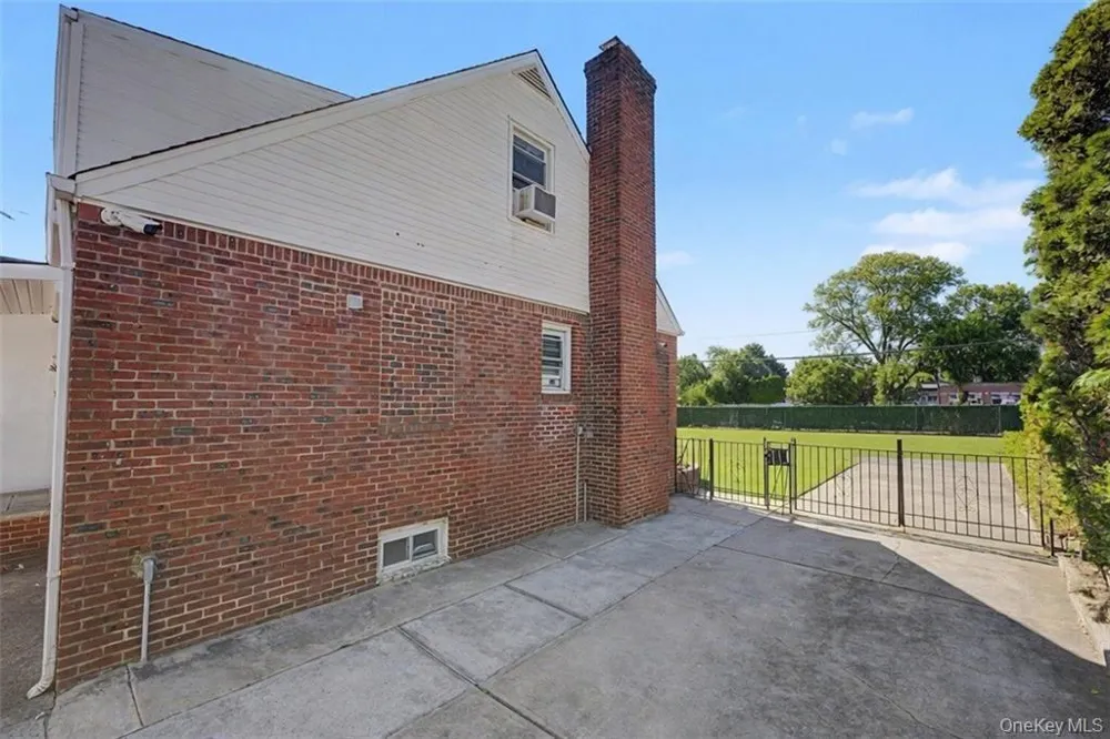465 Washington Place Mineola, NY 11501