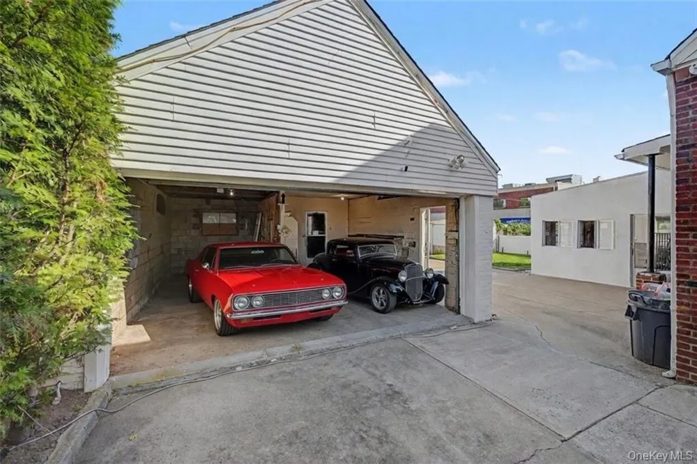 465 Washington Place Mineola, NY 11501