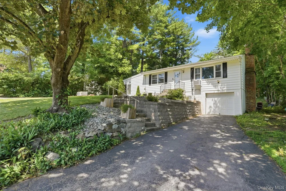 23 Dupay Road Pleasant Valley, NY 12569