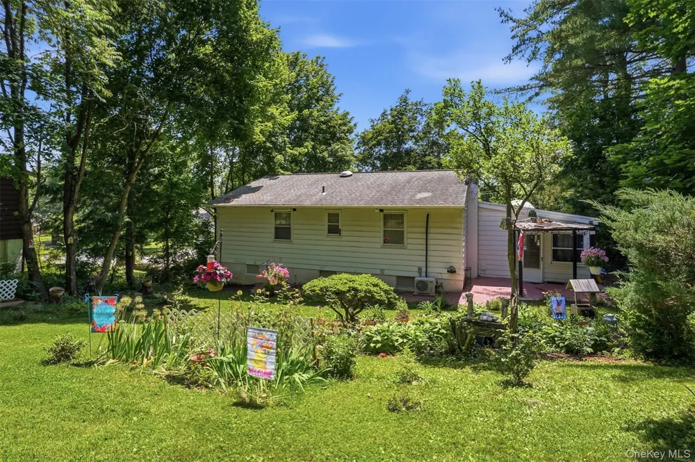 23 Dupay Road Pleasant Valley, NY 12569