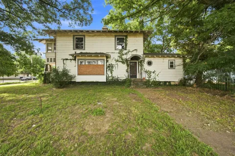 124 E 2nd