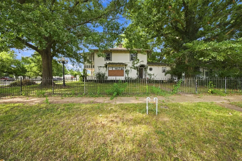 124 E 2nd Stroud, OK 74079