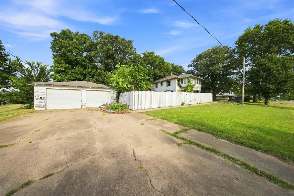 124 E 2nd Stroud, OK 74079