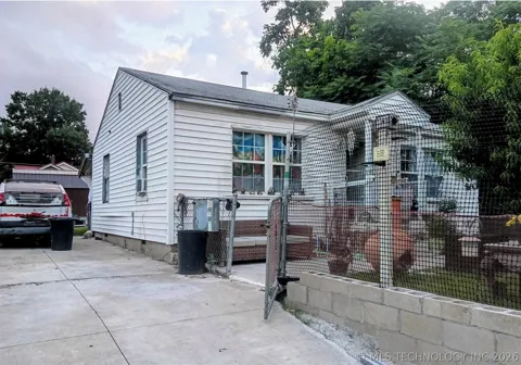 1827 W Archer Street