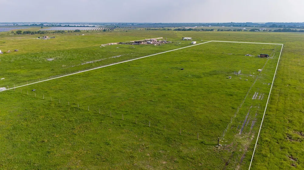 Hughes Road Guy, TX 77444
