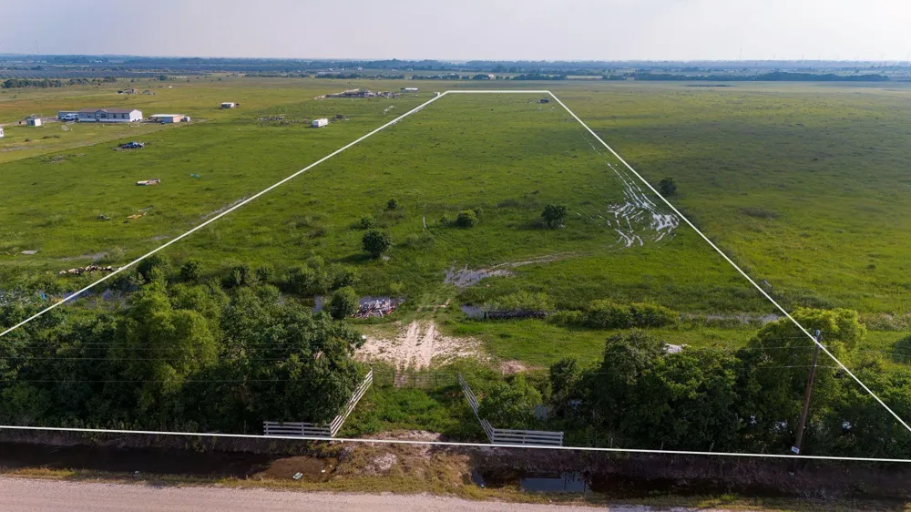 Hughes Road Guy, TX 77444