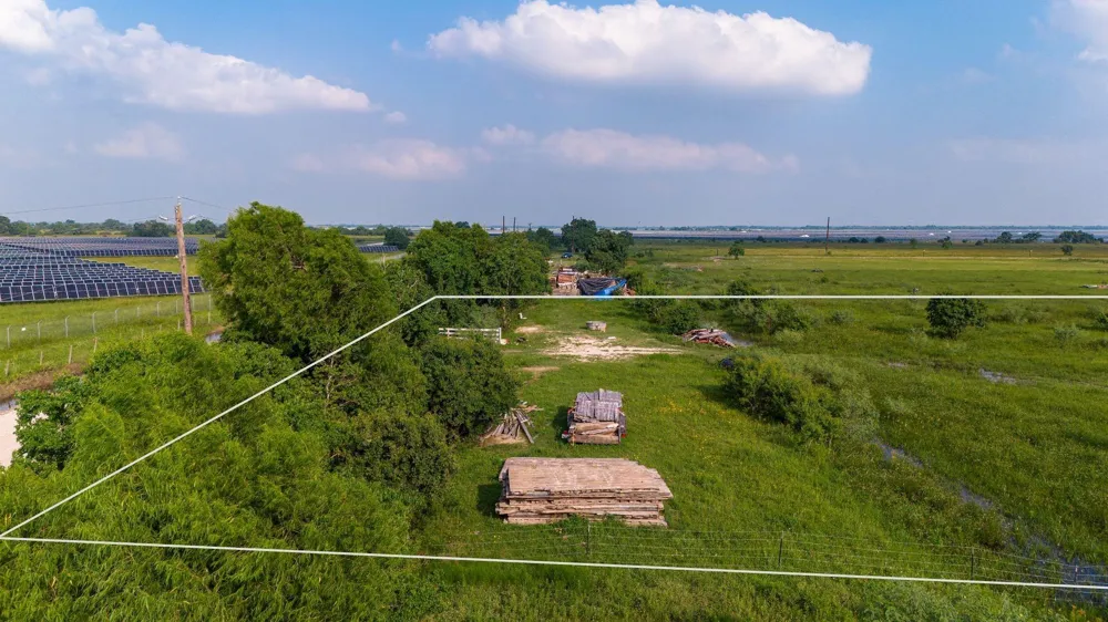 Hughes Road Guy, TX 77444