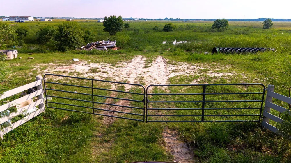 Hughes Road Guy, TX 77444