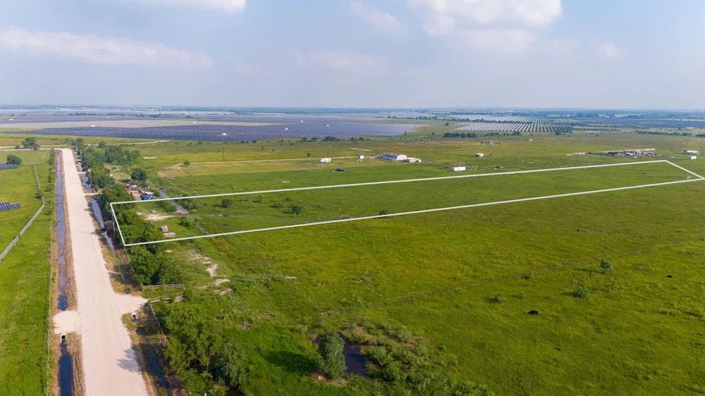 Hughes Road Guy, TX 77444