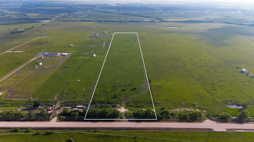 Hughes Road Guy, TX 77444