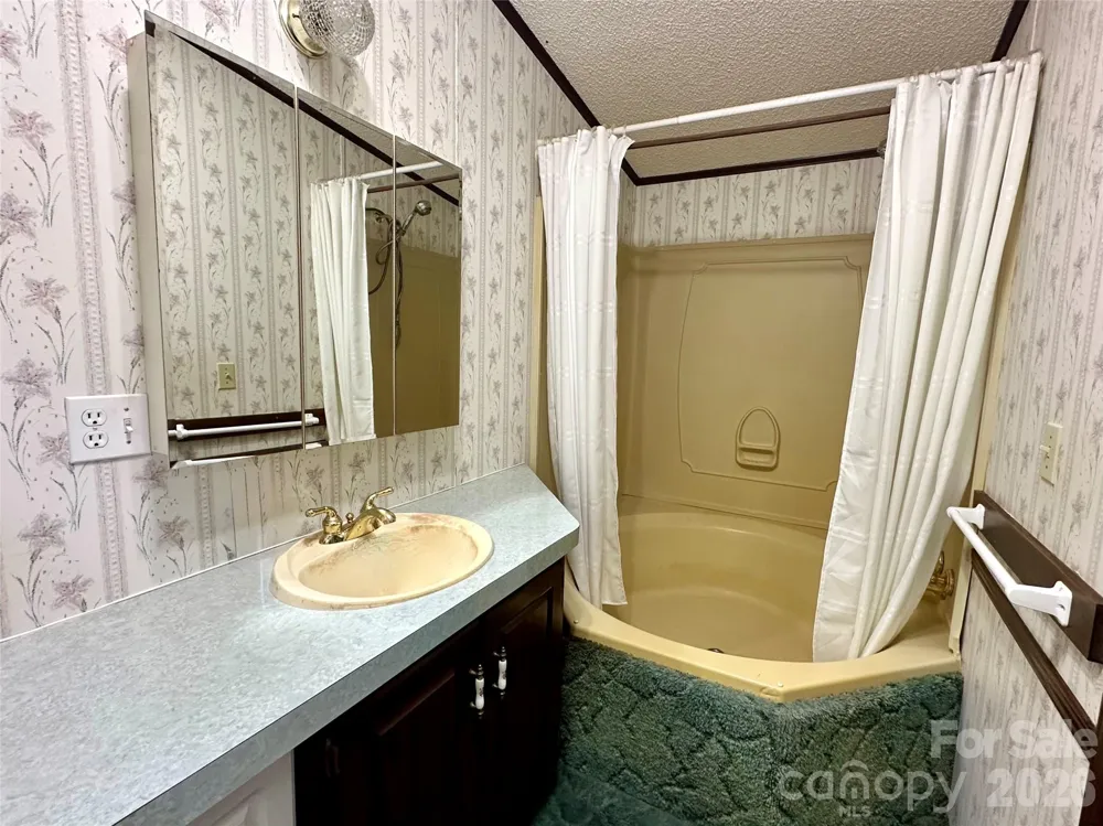 572 Blue Ridge Gem Stone Road Spruce Pine, NC 28777