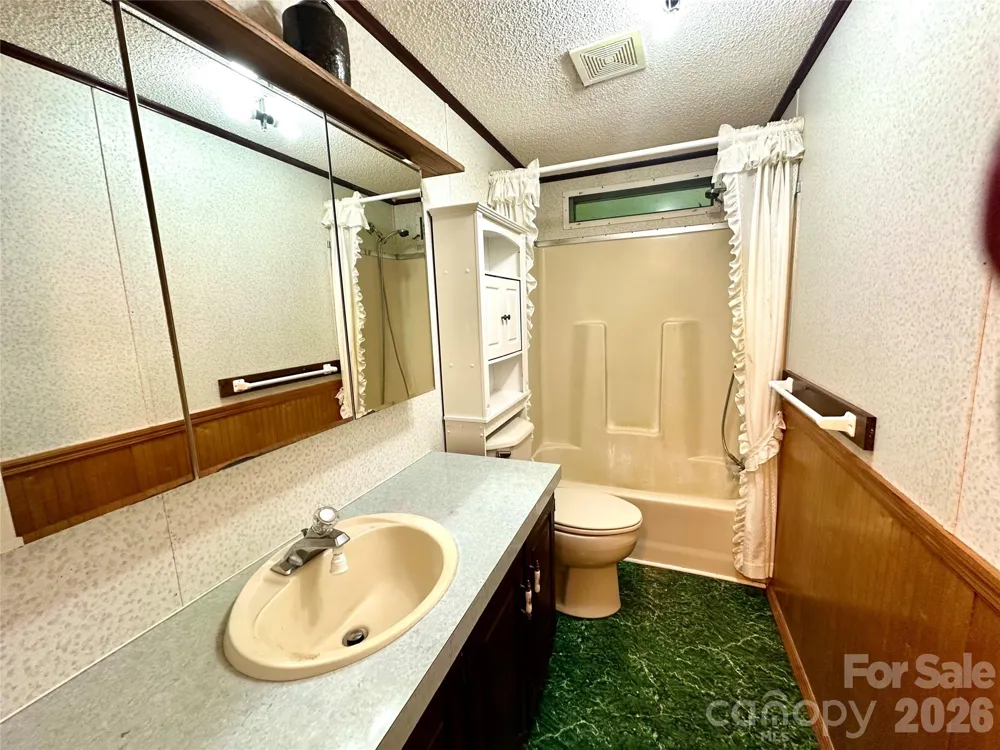 572 Blue Ridge Gem Stone Road Spruce Pine, NC 28777