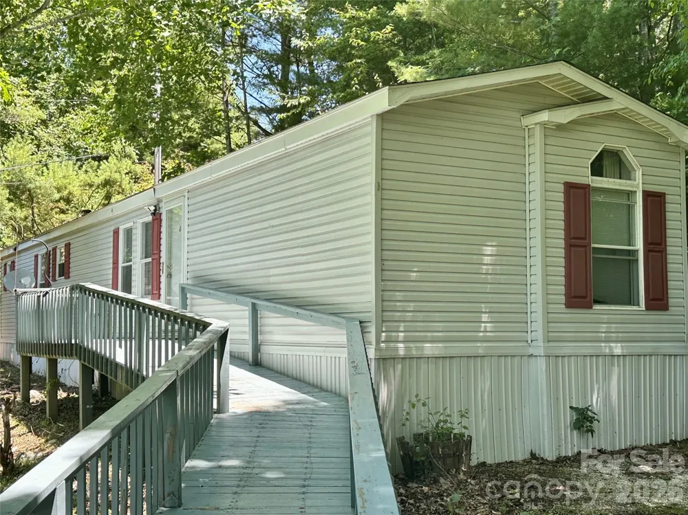572 Blue Ridge Gem Stone Road Spruce Pine, NC 28777