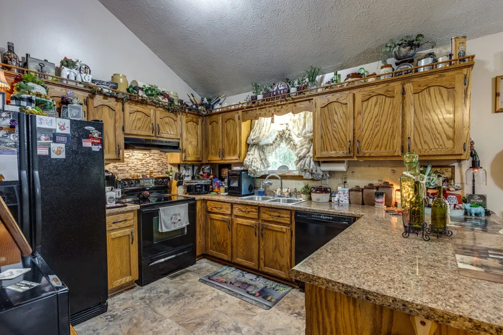 111 Cascade Spring Rd Hohenwald, TN 38462