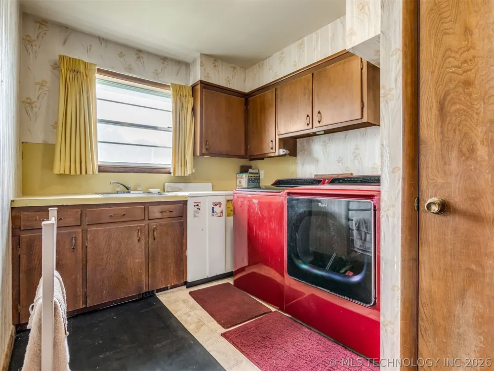 1201 E 4th Street Okmulgee, OK 74447