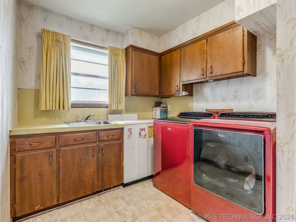 1201 E 4th Street Okmulgee, OK 74447