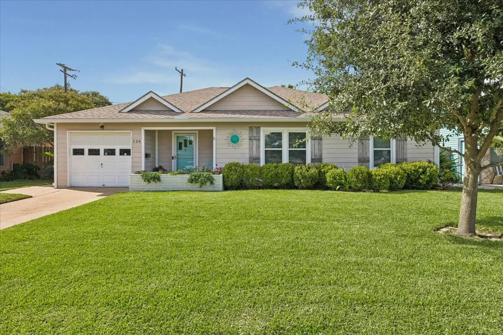 126 Dolphin Galveston, TX 77550
