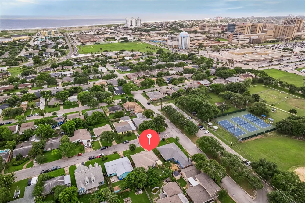 126 Dolphin Galveston, TX 77550