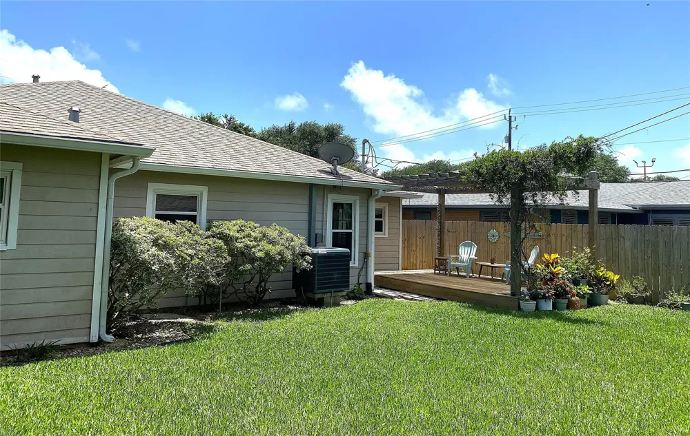 126 Dolphin Galveston, TX 77550