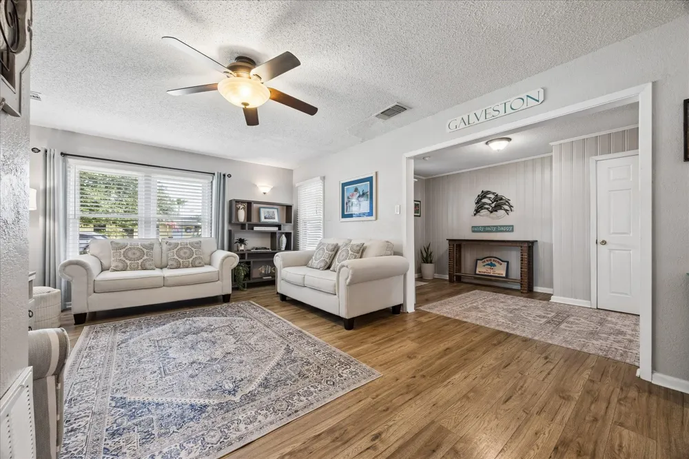 126 Dolphin Galveston, TX 77550