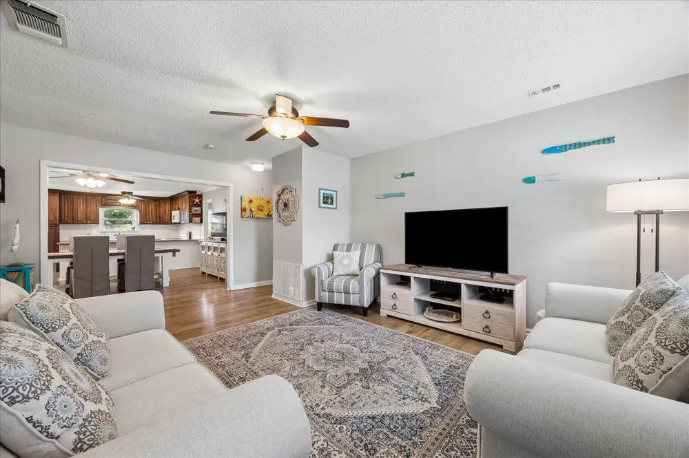 126 Dolphin Galveston, TX 77550