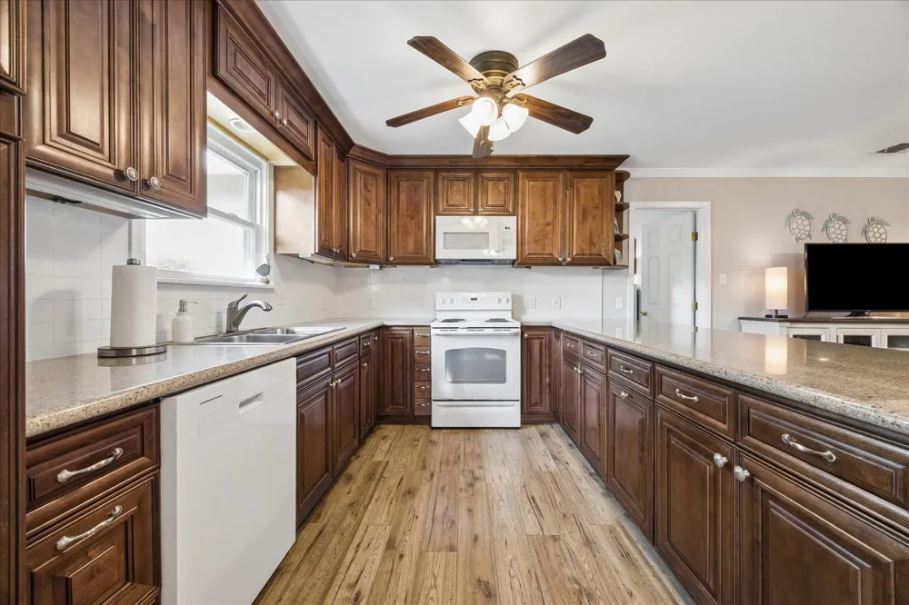 126 Dolphin Galveston, TX 77550