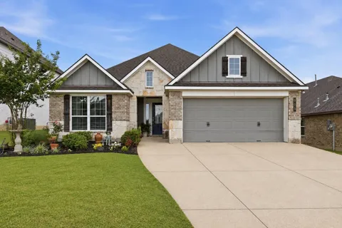 915 Farm Path