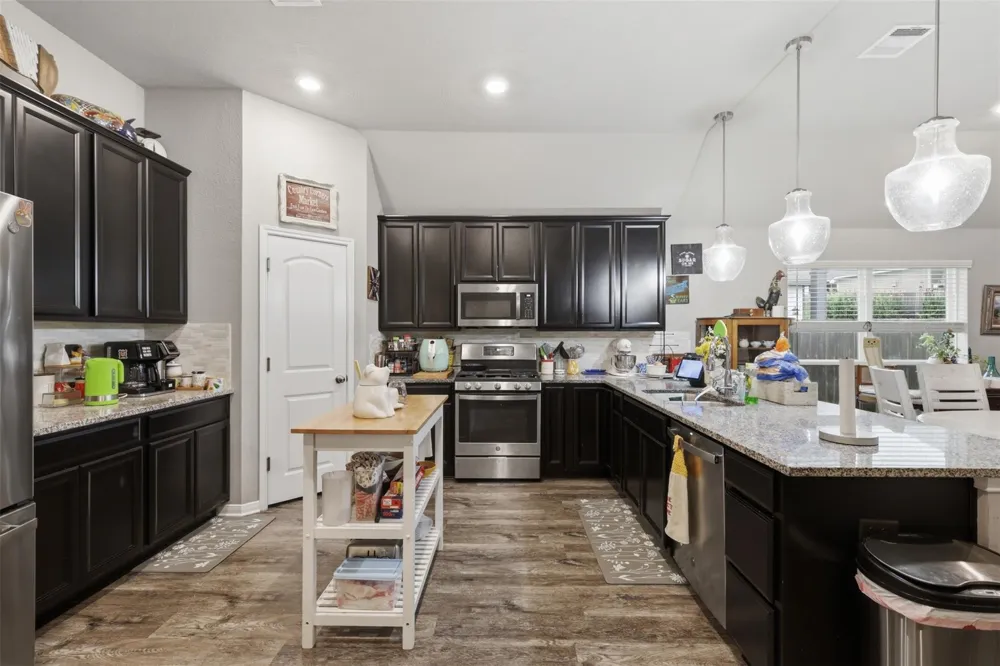 915 Farm Path Brenham, TX 77833