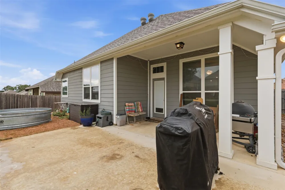 915 Farm Path Brenham, TX 77833