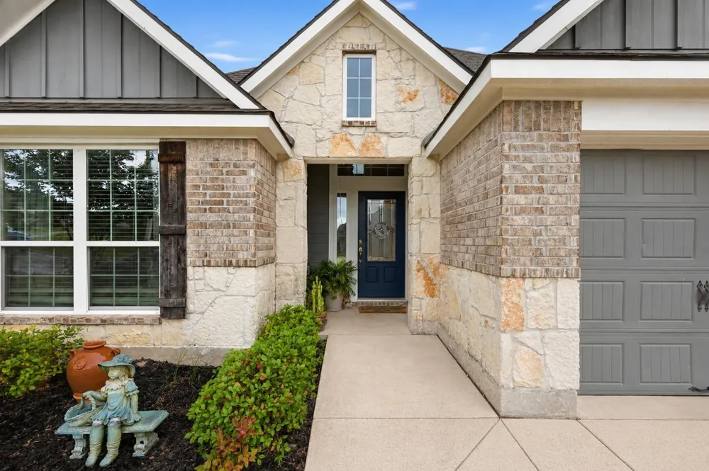 915 Farm Path Brenham, TX 77833
