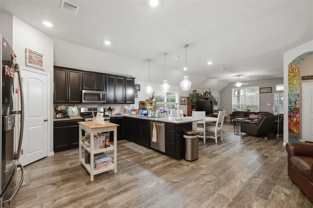915 Farm Path Brenham, TX 77833