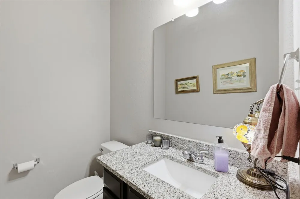 915 Farm Path Brenham, TX 77833