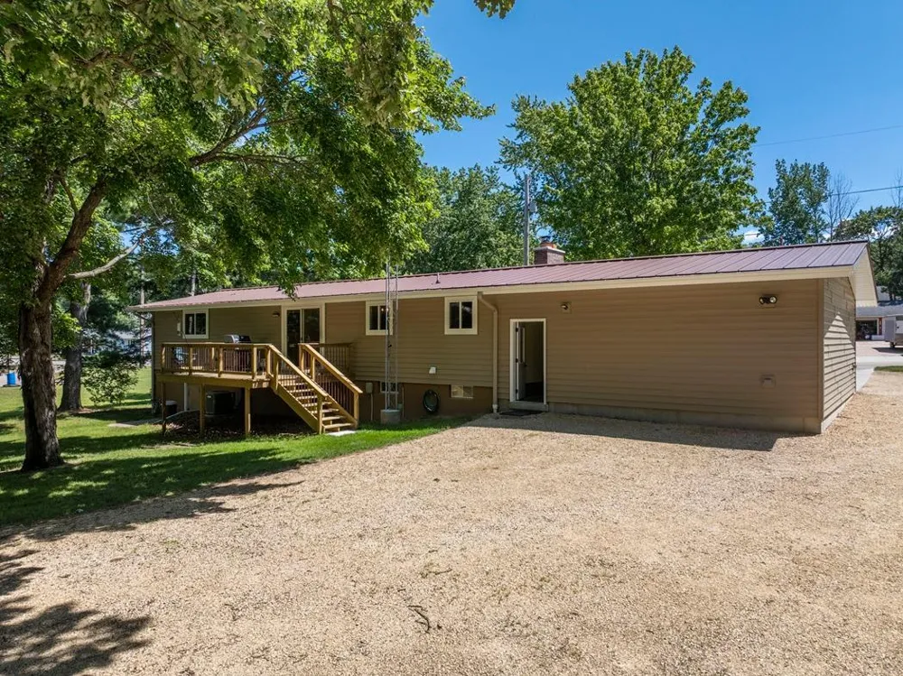 1121 E Laneville Avenue Durand, WI 54736