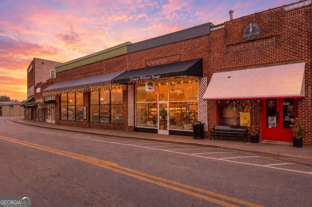 28 N Main ST Ellijay, GA 30540