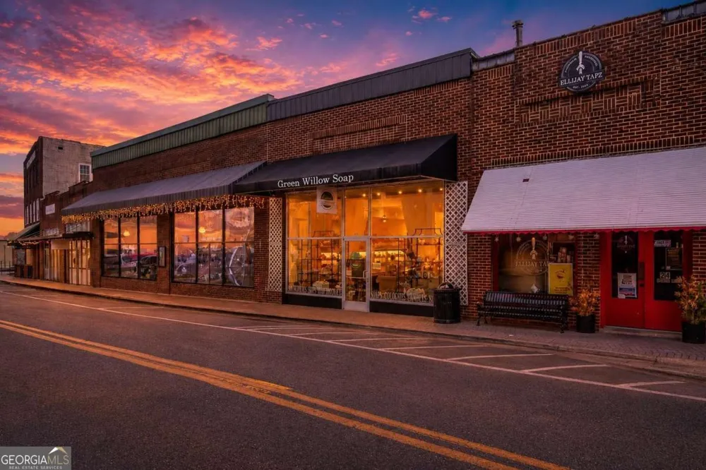 28 N Main ST Ellijay, GA 30540