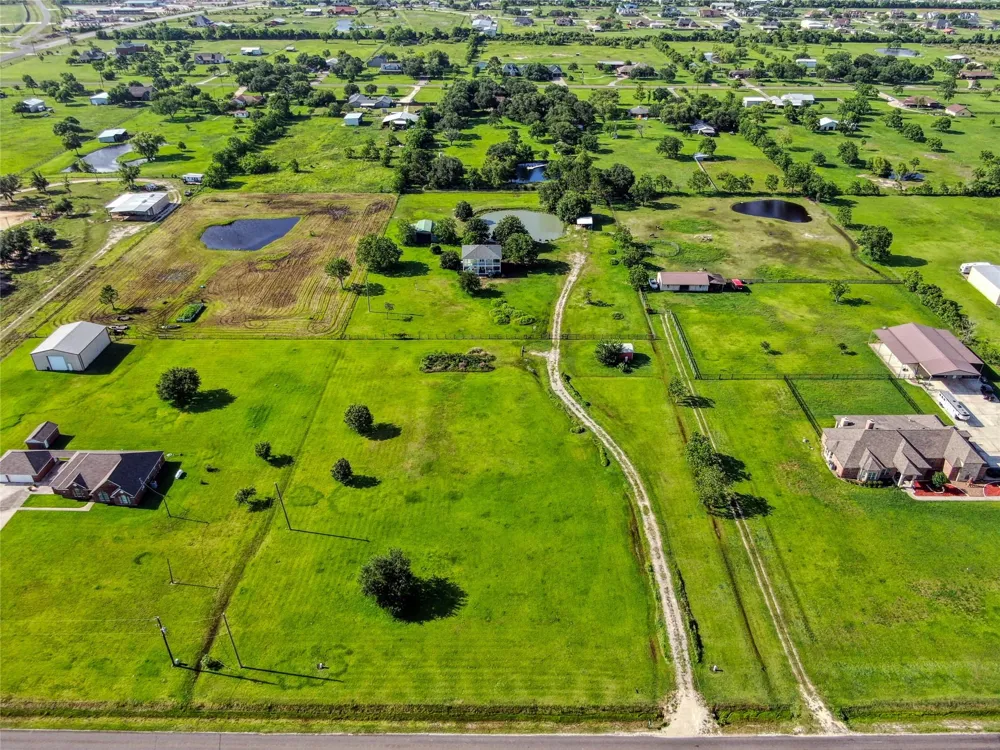 4201 Lawrence Road Beach City, TX 77523