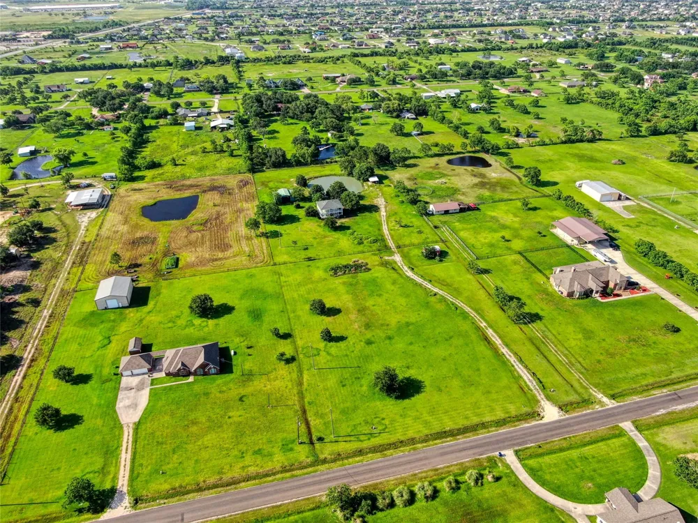 4201 Lawrence Road Beach City, TX 77523
