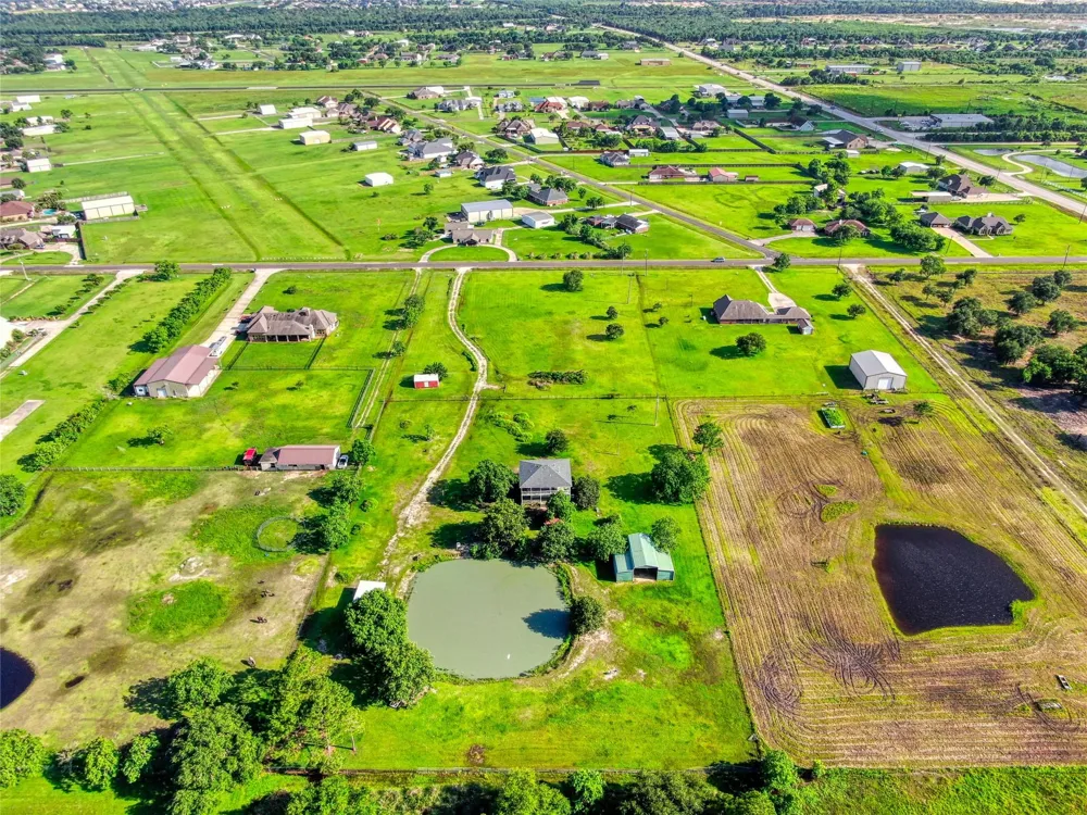 4201 Lawrence Road Beach City, TX 77523