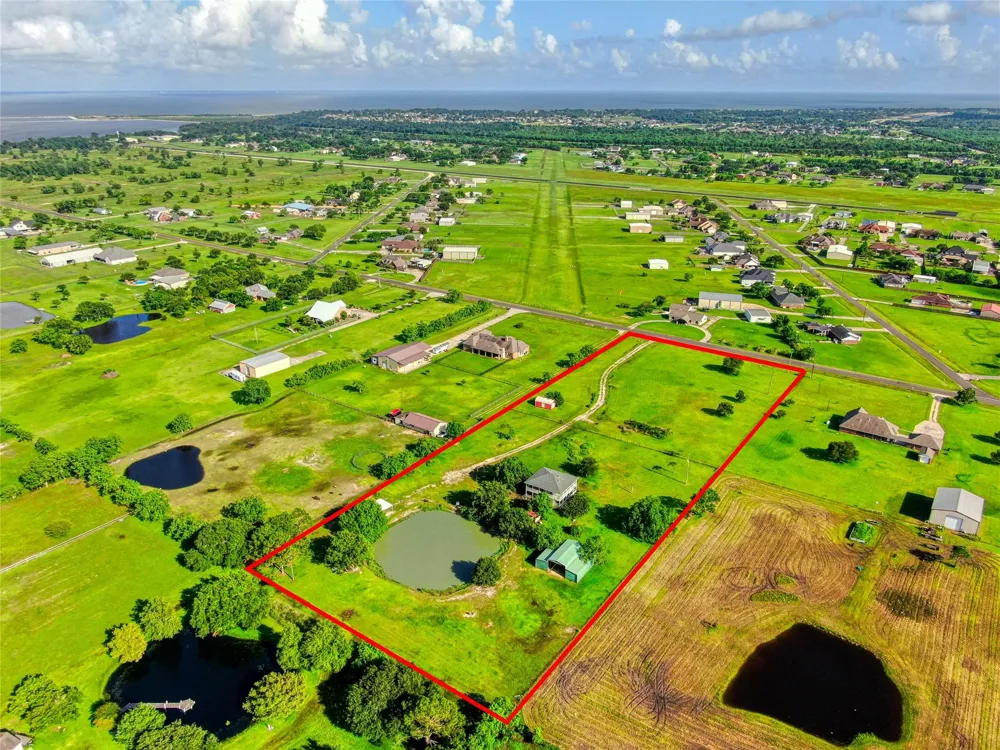 4201 Lawrence Road Beach City, TX 77523