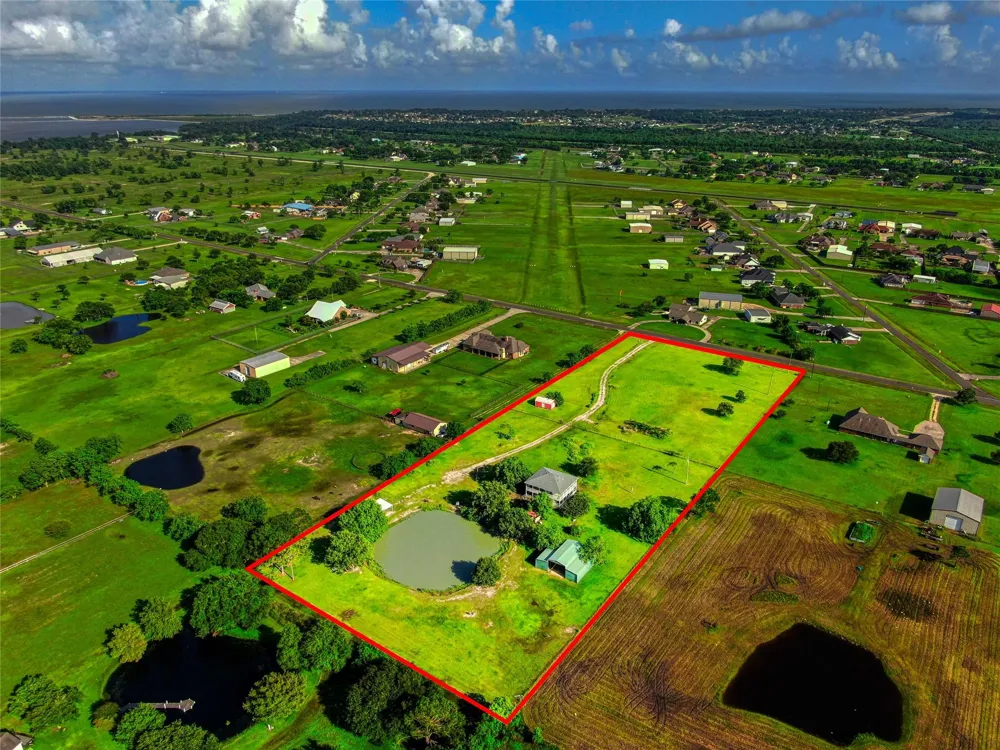 4201 Lawrence Road Beach City, TX 77523