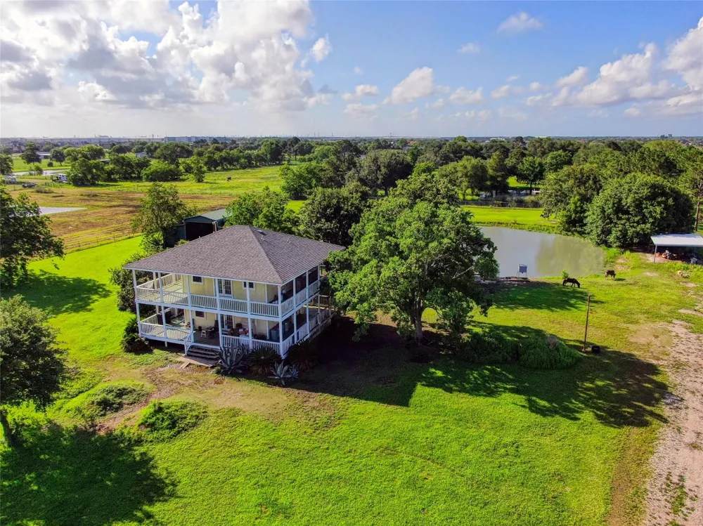4201 Lawrence Road Beach City, TX 77523