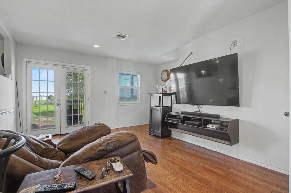 4201 Lawrence Road Beach City, TX 77523