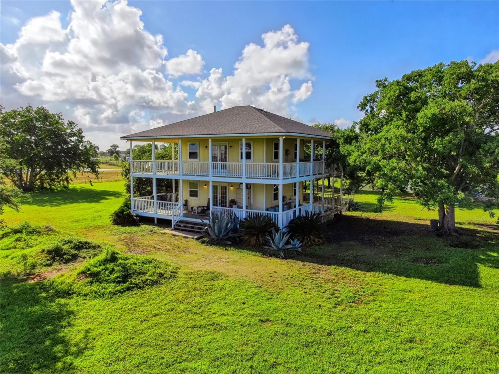 4201 Lawrence Road Beach City, TX 77523