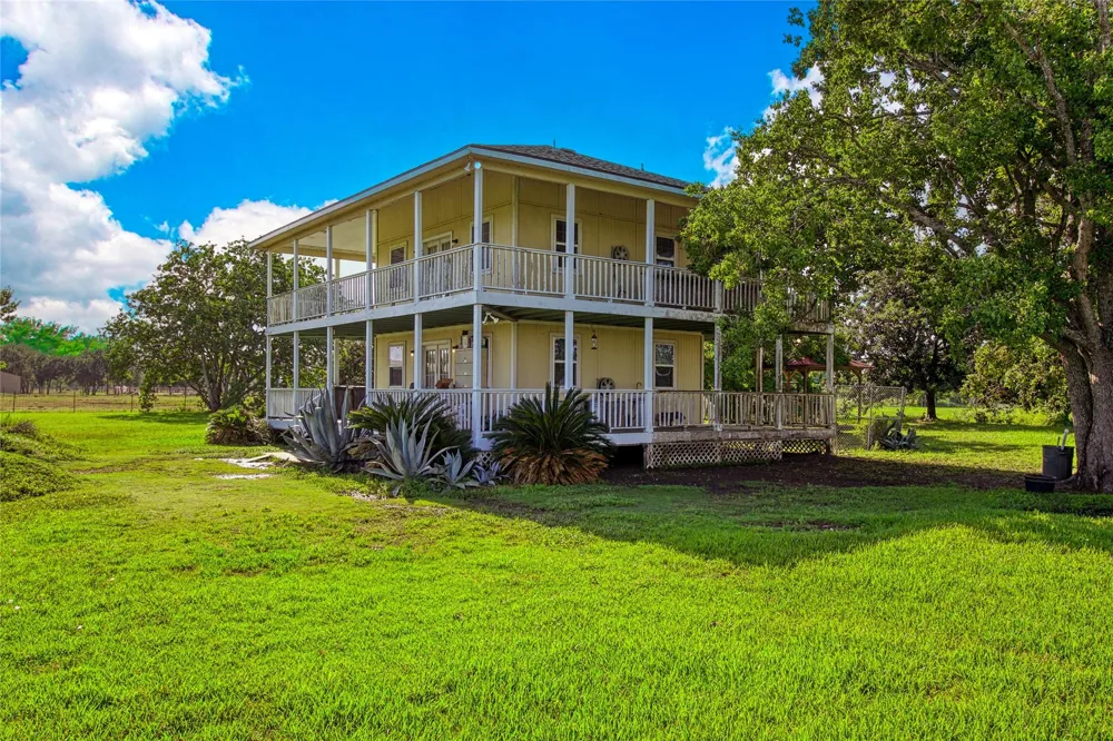 4201 Lawrence Road Beach City, TX 77523