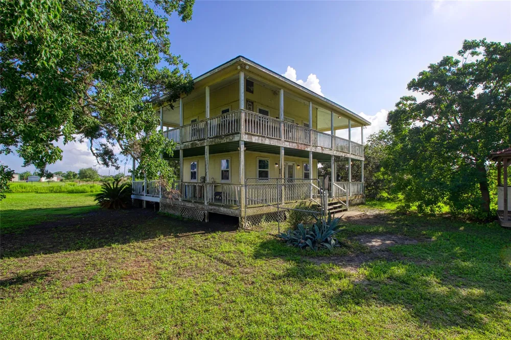 4201 Lawrence Road Beach City, TX 77523