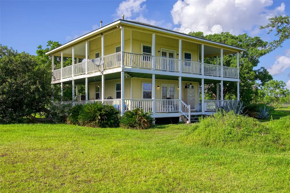 4201 Lawrence Road Beach City, TX 77523